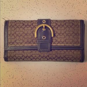 Authentic Coach wallet 💕
